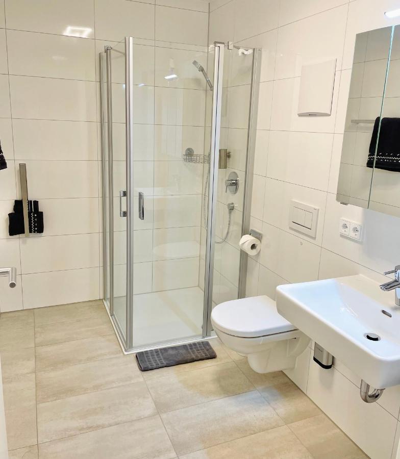 Apartment Im Gehobenen Stadtviertel - Perfekt Fuer Selbstversorger Aalen Esterno foto