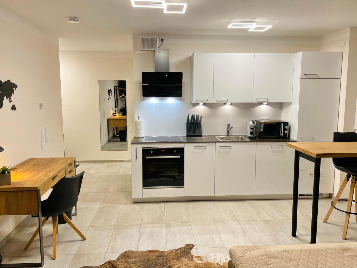 Apartment Im Gehobenen Stadtviertel - Perfekt Fuer Selbstversorger Aalen Esterno foto