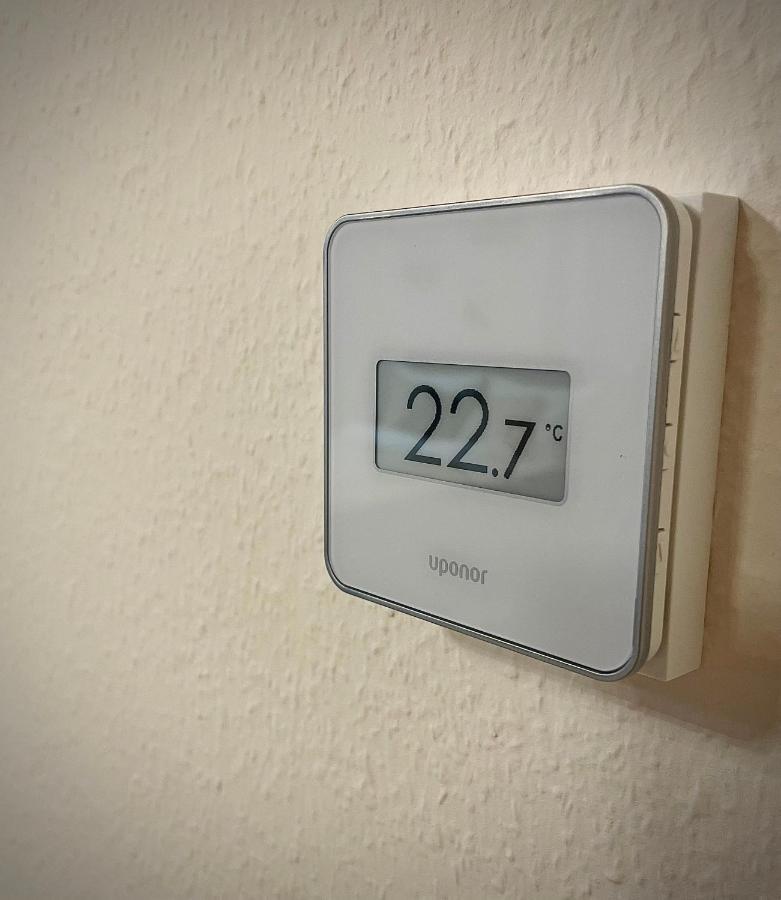 Apartment Im Gehobenen Stadtviertel - Perfekt Fuer Selbstversorger Aalen Esterno foto