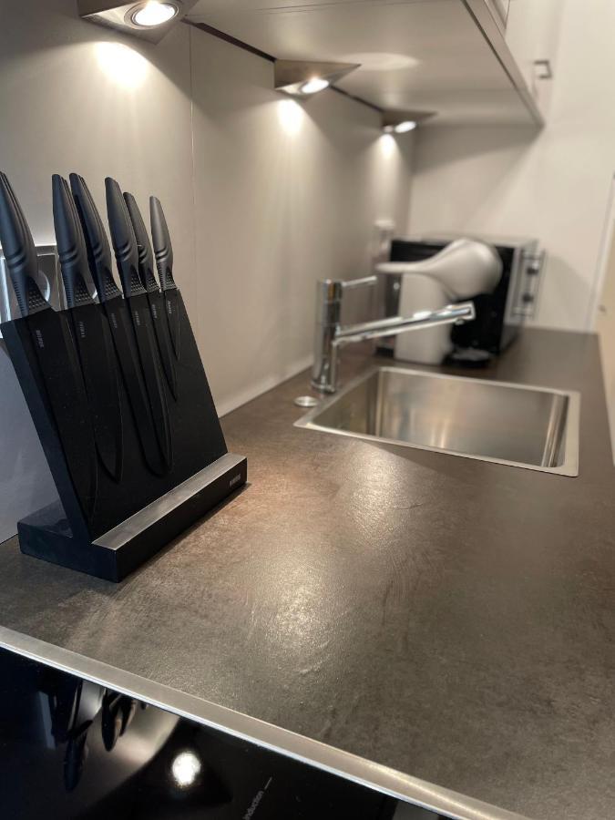 Apartment Im Gehobenen Stadtviertel - Perfekt Fuer Selbstversorger Aalen Esterno foto