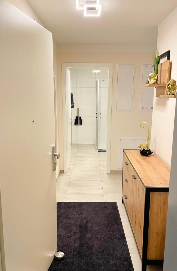 Apartment Im Gehobenen Stadtviertel - Perfekt Fuer Selbstversorger Aalen Esterno foto