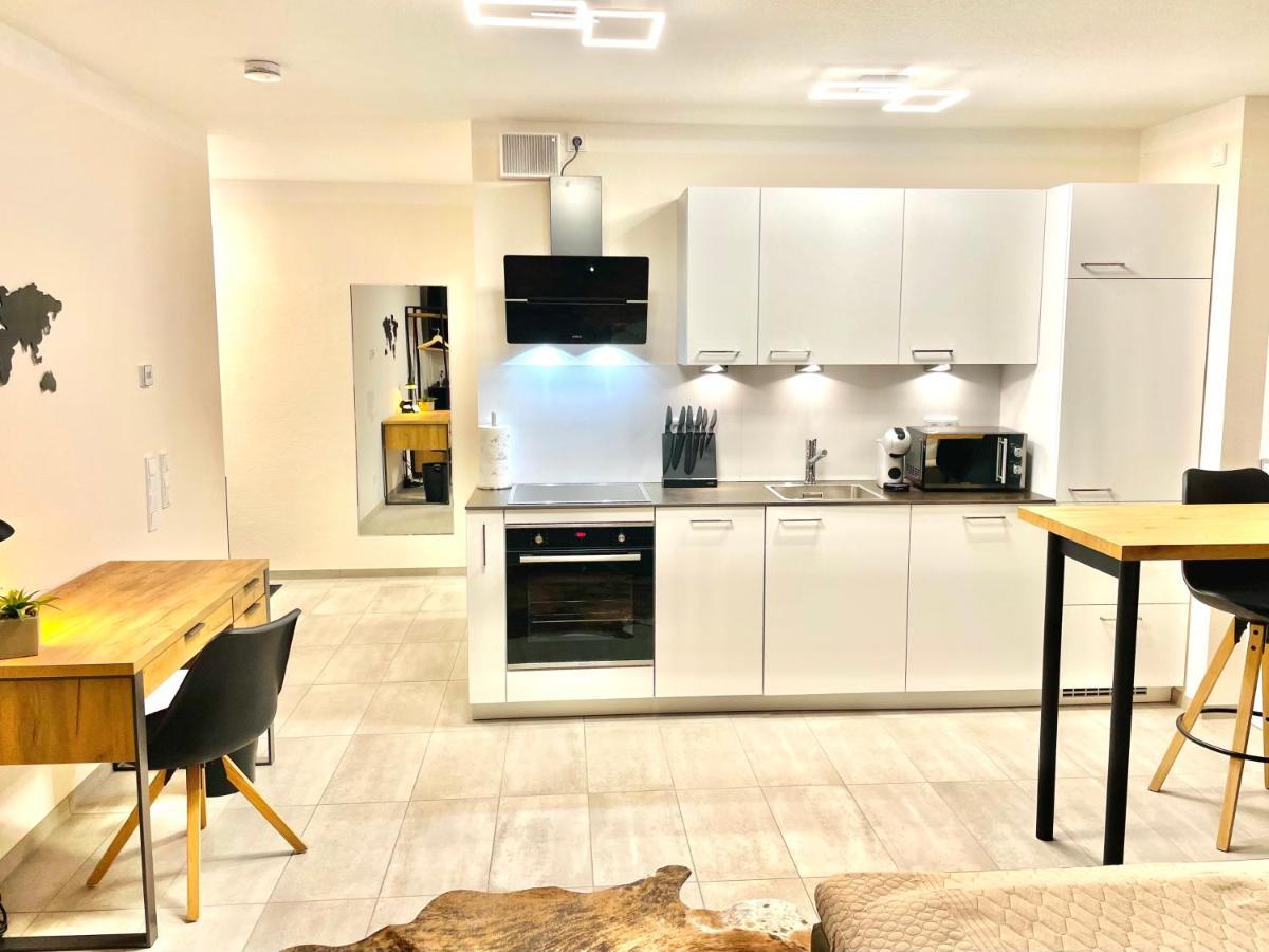 Apartment Im Gehobenen Stadtviertel - Perfekt Fuer Selbstversorger Aalen Esterno foto